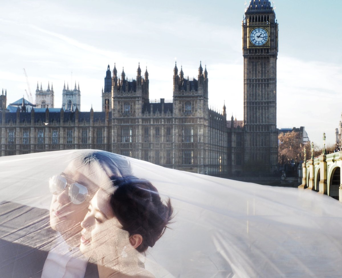 London_W4's tweet photo. A wedding photo with a difference...
#Westminster #weddinghour #wedding #bridge2016 #photography https://t.co/5R7B2B3iLi
