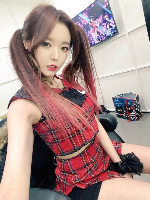 Selinafk1's tweet photo. #BNVACT1 ;; #AESTHETICPORN #RED https://t.co/JHVB8wTZV6
