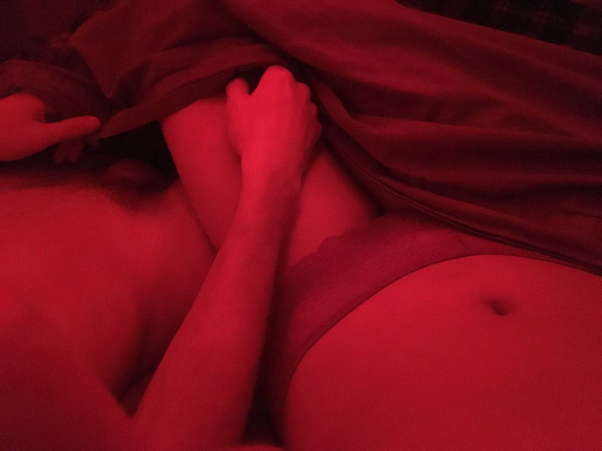Selinafk1's tweet photo. #BNVACT1 ;; #AESTHETICPORN #RED https://t.co/JHVB8wTZV6