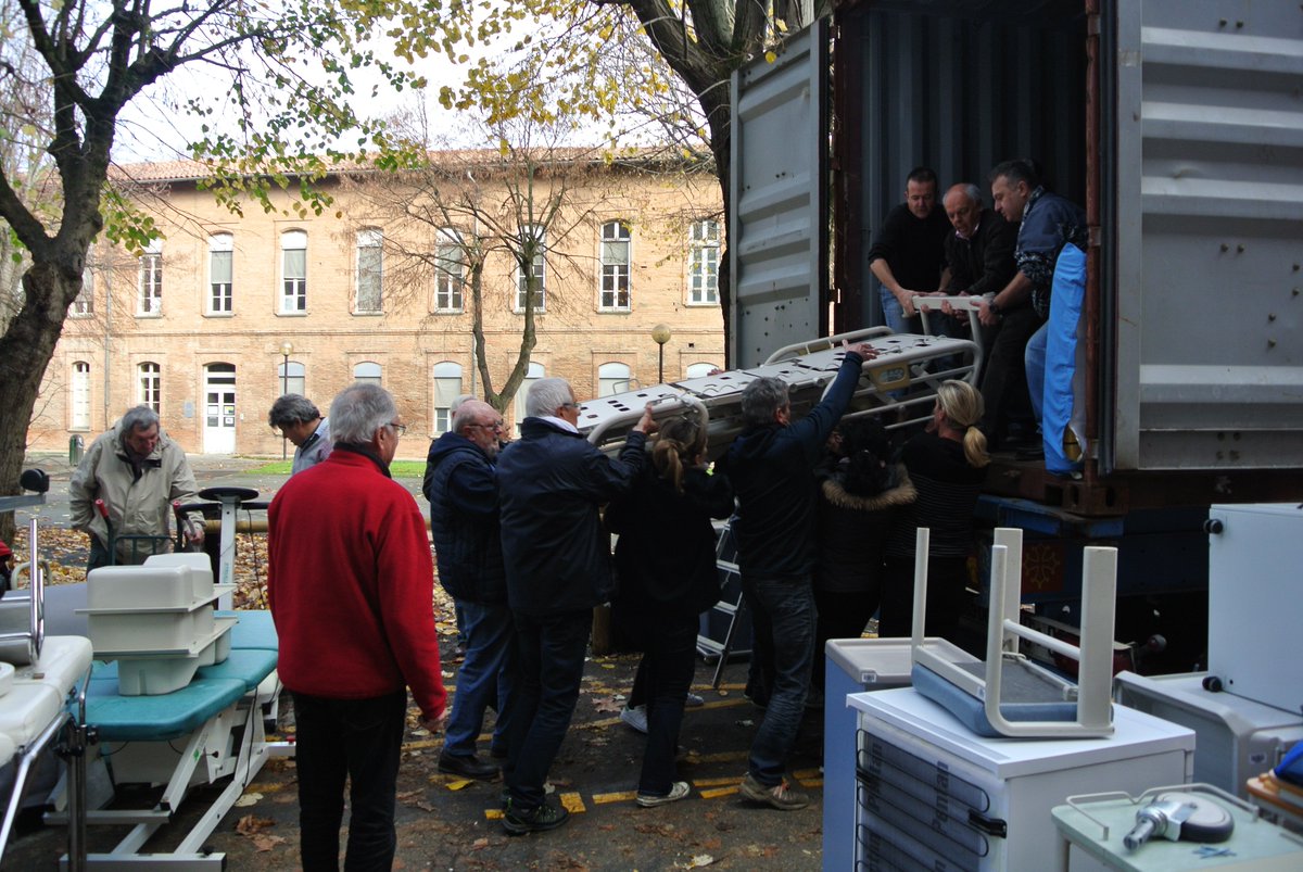 RallyeToulouse's tweet photo. Opération Container 2: 10t de matériel médical de Toulouse > St Louis du Sénégal. Thks @philippe_izard and co
#humanitaire #RallyeTSL RTSVP https://t.co/50bMUGv3fm