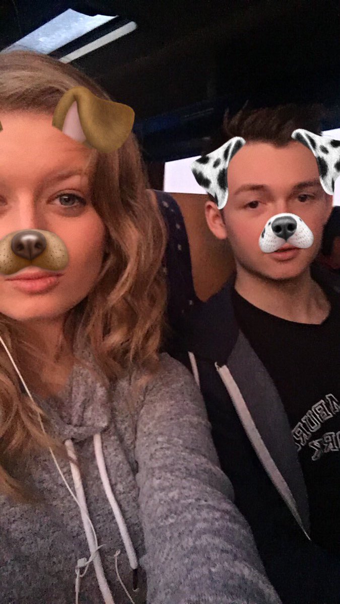 Road Trip to London with these 😝😴
#roadtriptolondon #collegetrip #earlystart @SarahLProbert <a href="/rduncan1234/">Robert Duncan</a>