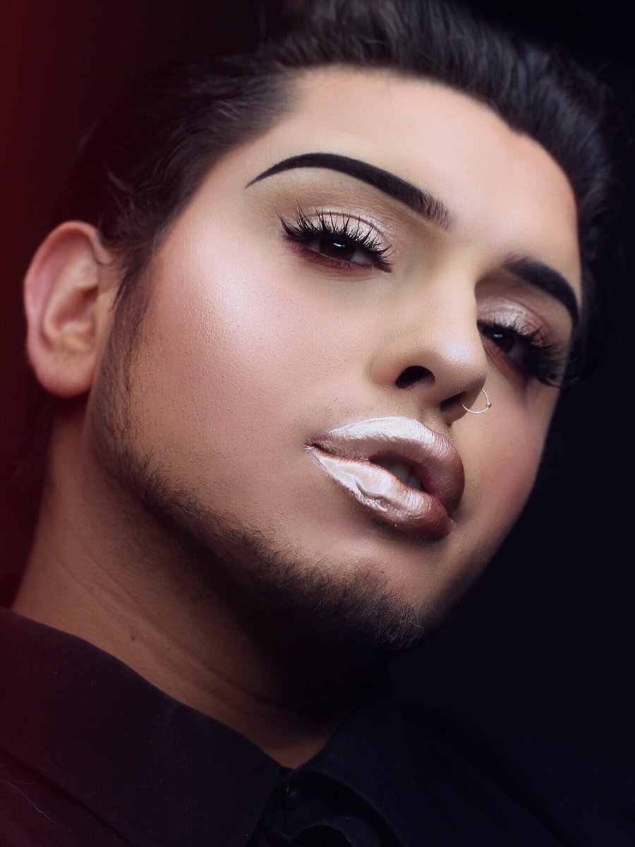 arielle_espana's tweet photo. dripping rose gold lips --

i want this to be a trend 
inspired by @vladamua https://t.co/shO9subuNZ