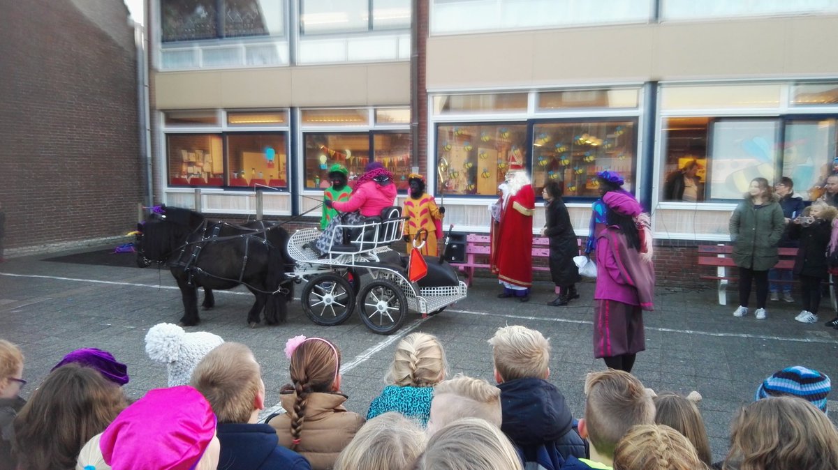colignyschool's tweet photo. Hoera,  hij is er weer! https://t.co/qi66VvWej7
