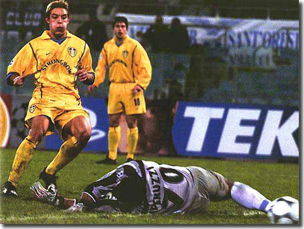 YeboahBelieveIt's tweet photo. 16 years ago today, Alan Smith scored the only goal of the game as Leeds beat Lazio 1-0 in the Champions League. #lufc https://t.co/Gh3kXEMaeZ
