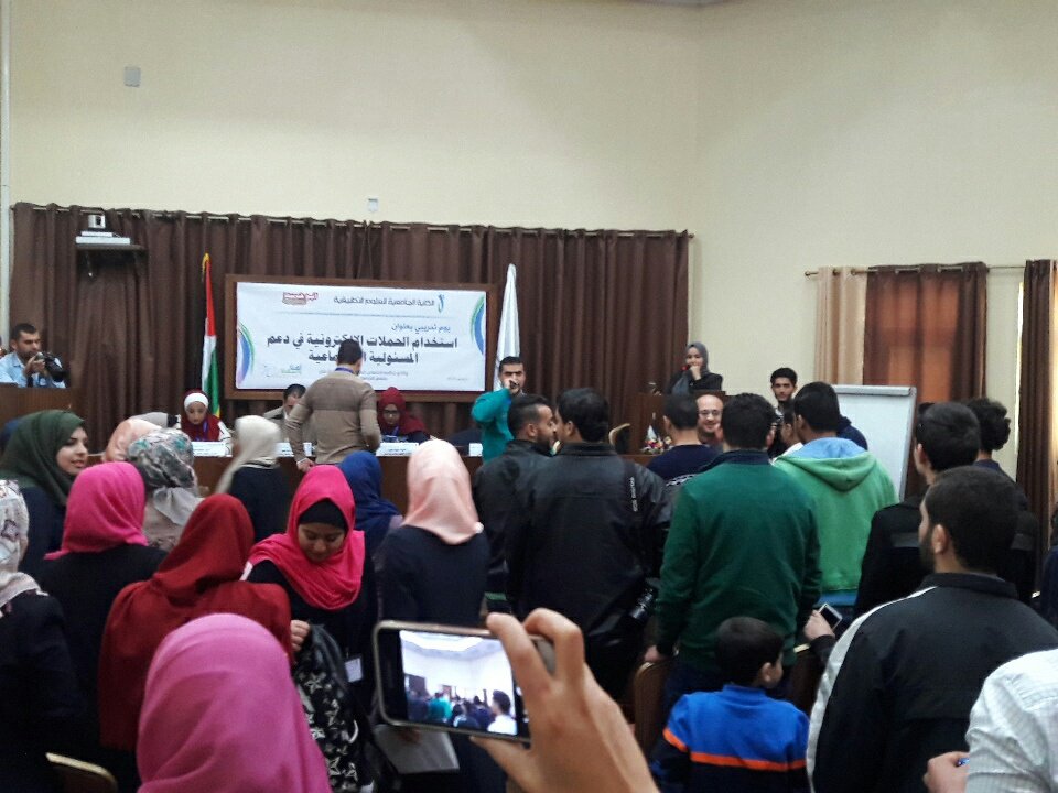 raghadfadel96's tweet photo. #المقهى_في_الكلية الآن كلمة المدرب سلطان ناصر مدرب السوشيال ميديا #PALSMCafe https://t.co/3QQoXjEeQW