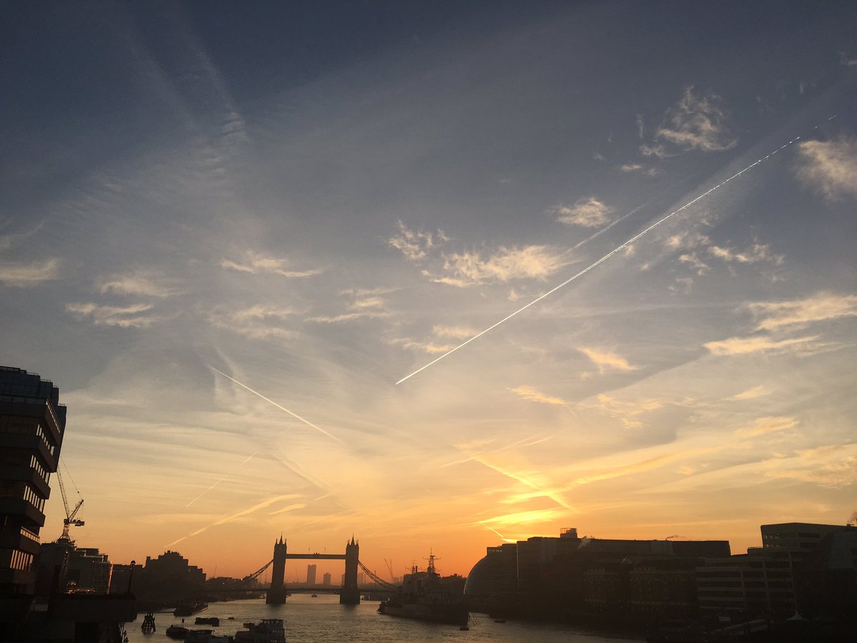 iamjoginder's tweet photo. #nofilterneded #london #sky @TowerBridge https://t.co/bGPW1LcyTZ