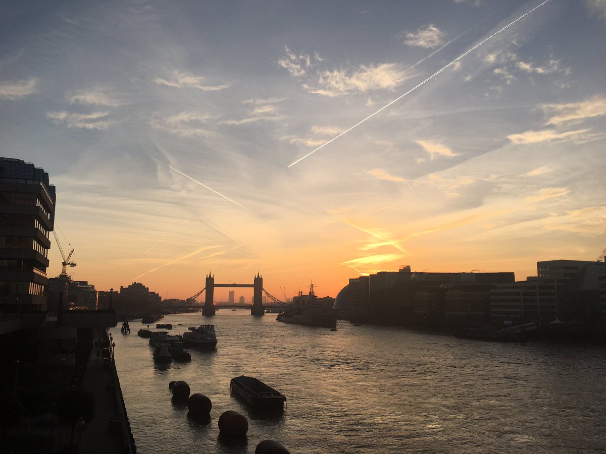 iamjoginder's tweet photo. #nofilterneded #london #sky @TowerBridge https://t.co/bGPW1LcyTZ
