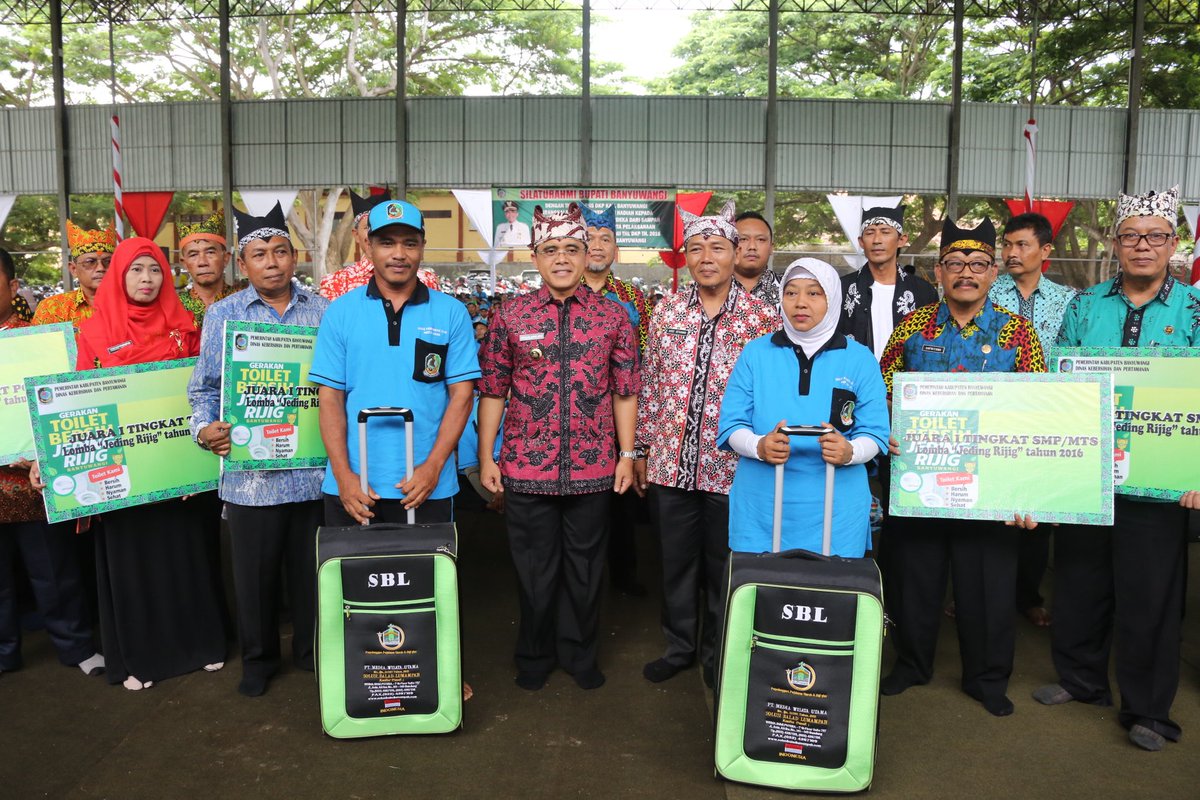 banyuwangi_kab's tweet photo. 2 orang THL pesapon @DKP_BWI #banyuwangi dapat hadiah umroh gratis @a_azwarnas @gusipul4 https://t.co/zGyOBA86zf