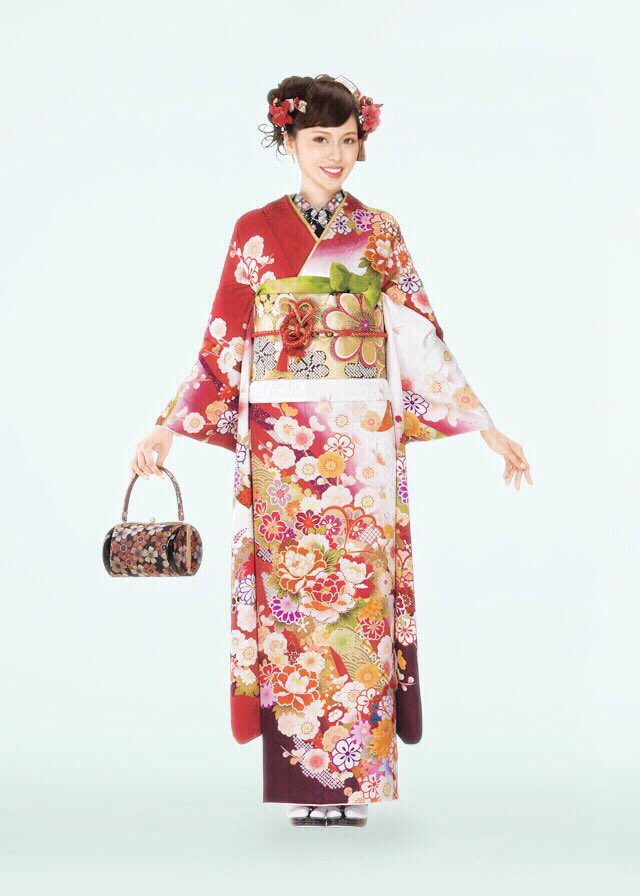 鈴乃屋さんの2018年振袖モデルをやらせて頂いています👘
前撮りのやつと全然様子が違う（笑）可愛い振袖ばかりなので良かったら見てみてください https://t.co/vmoDOO0h0Z
