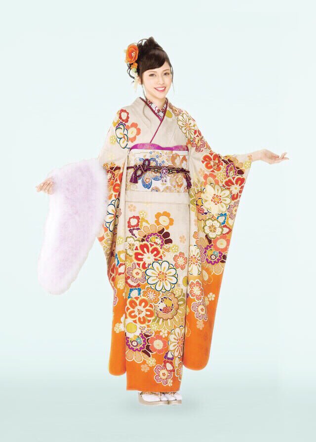 鈴乃屋さんの2018年振袖モデルをやらせて頂いています👘
前撮りのやつと全然様子が違う（笑）可愛い振袖ばかりなので良かったら見てみてください https://t.co/vmoDOO0h0Z