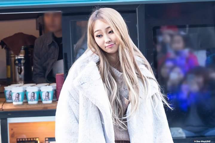 emmacapapas's tweet photo. Why thos Queen so much pretty charismatic looks.😍😍 https://t.co/T4ZXSL3cGu