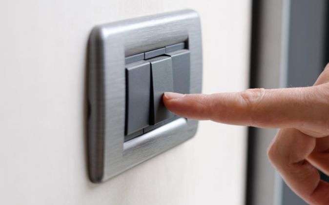 Falsos mitos sobre el ahorro de energía  bit.ly/2g1CE95 vía <a href="/expansioncom/">expansioncom</a>