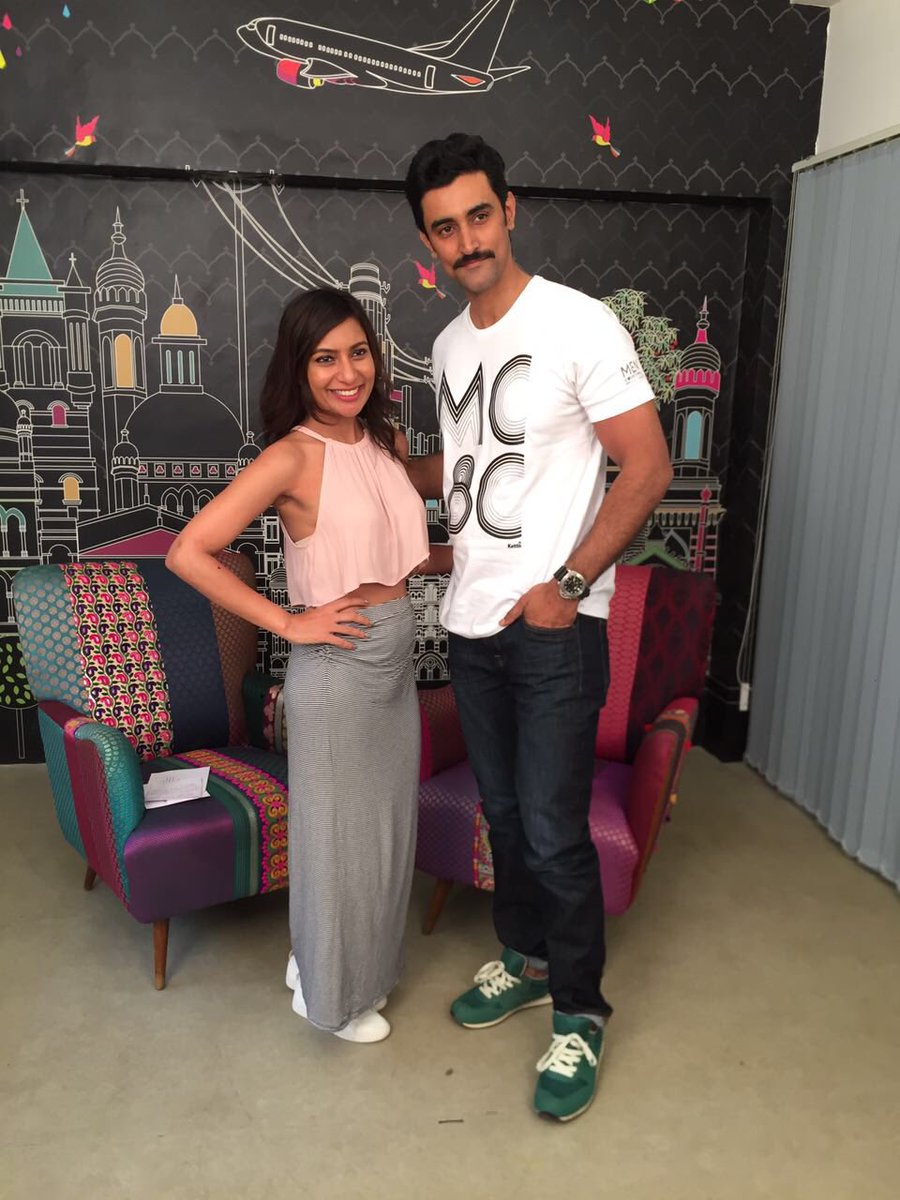 MissMalini's tweet photo. Gotta love #KunalKapoor @kapoorkkunal! #MCBC - Men Countering Breast Cancer - watch https://t.co/jUTEtckWY0 to win his awesome tees! https://t.co/51L3GkZRUM