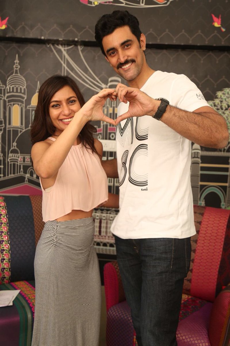 MissMalini's tweet photo. Gotta love #KunalKapoor @kapoorkkunal! #MCBC - Men Countering Breast Cancer - watch https://t.co/jUTEtckWY0 to win his awesome tees! https://t.co/51L3GkZRUM