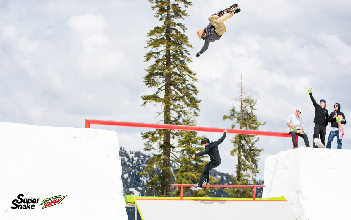 RockZone's tweet photo. ¡No te pierdas la última de #MountainDew! 
Snow y skate mezclándose de forma única #DewSuperSnake 
https://t.co/rVBJ63MOZr https://t.co/5twqAQ6xMH