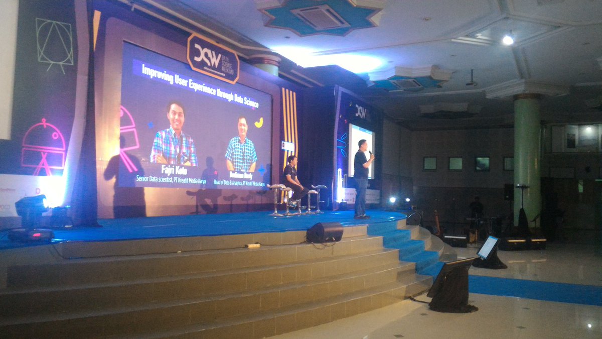 DSWeekends's tweet photo. Pemaparan materi 'Improving User Experience through Data Science' oleh Pak Fajri Koto & Pak Budiman Rusly dari @KMKLabs #DSWeekend https://t.co/gO5AGWWWYf