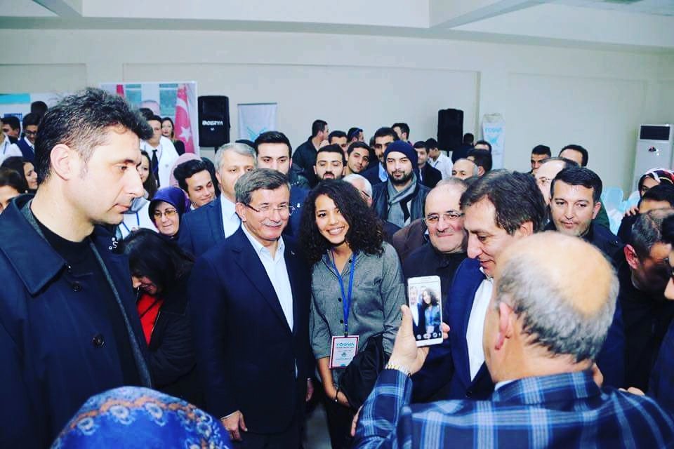مع وزير الأول التركي كان شرف كبير ليا أني نحضر في محاضرة ديالو قمة الذكاء و التواضع و الأخلاق ماشاء الله شرفني بزاف أني نتعرف ؤ نتحدث معه❤🇹🇷