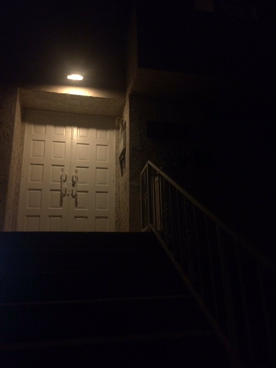lindseyeholmes's tweet photo. I mean, walk up and live? https://t.co/heL7sIPpNk