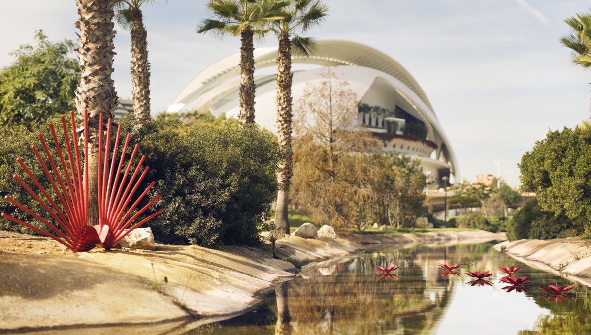VisitaValencia's tweet photo. Nei giardini del Turia le installazioni dell'artista Bob Verschueren #EchoesofMemory rendono omaggio al polmone verde di #valencia https://t.co/3r9L8HyUxN