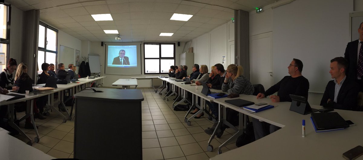 FamyLyon's tweet photo. #tchatSE #AXA Grenoble et Drôme/Ardèche et Montagnat convention AEP #digitale #Ambiance conviviale @DianeDeperrois @MarieeOlivier @mbebear https://t.co/LWfJ2BLH5v