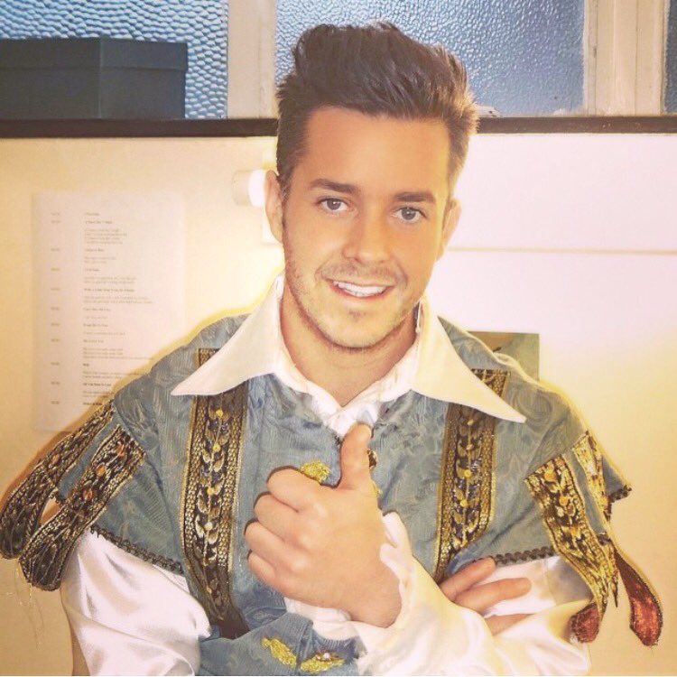 Stevieleedsy's tweet image. So we open #Cinderella this Saturday in #harpenden 

Come watch peeps I'll be prince-ing around 😜😜