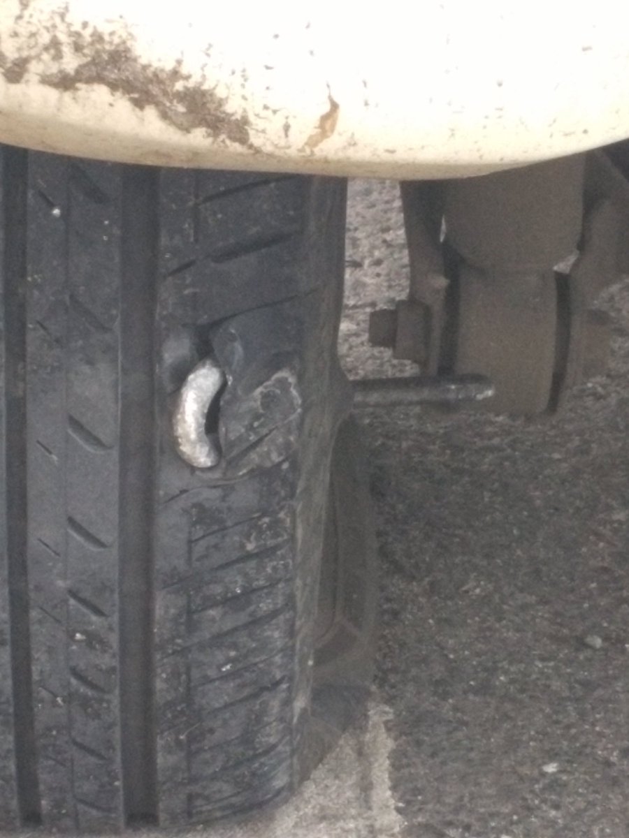 Melintas persis didepan tol <a href="/SenkomCMNP/">PT. Citra Marga Nusaphala Persada, Tbk</a> sekitar jam 2 tadi, mohon hal ini tidak terulang krn berbahaya pagi pengguna jln cc <a href="/RadioElshinta/">Radio Elshinta</a>