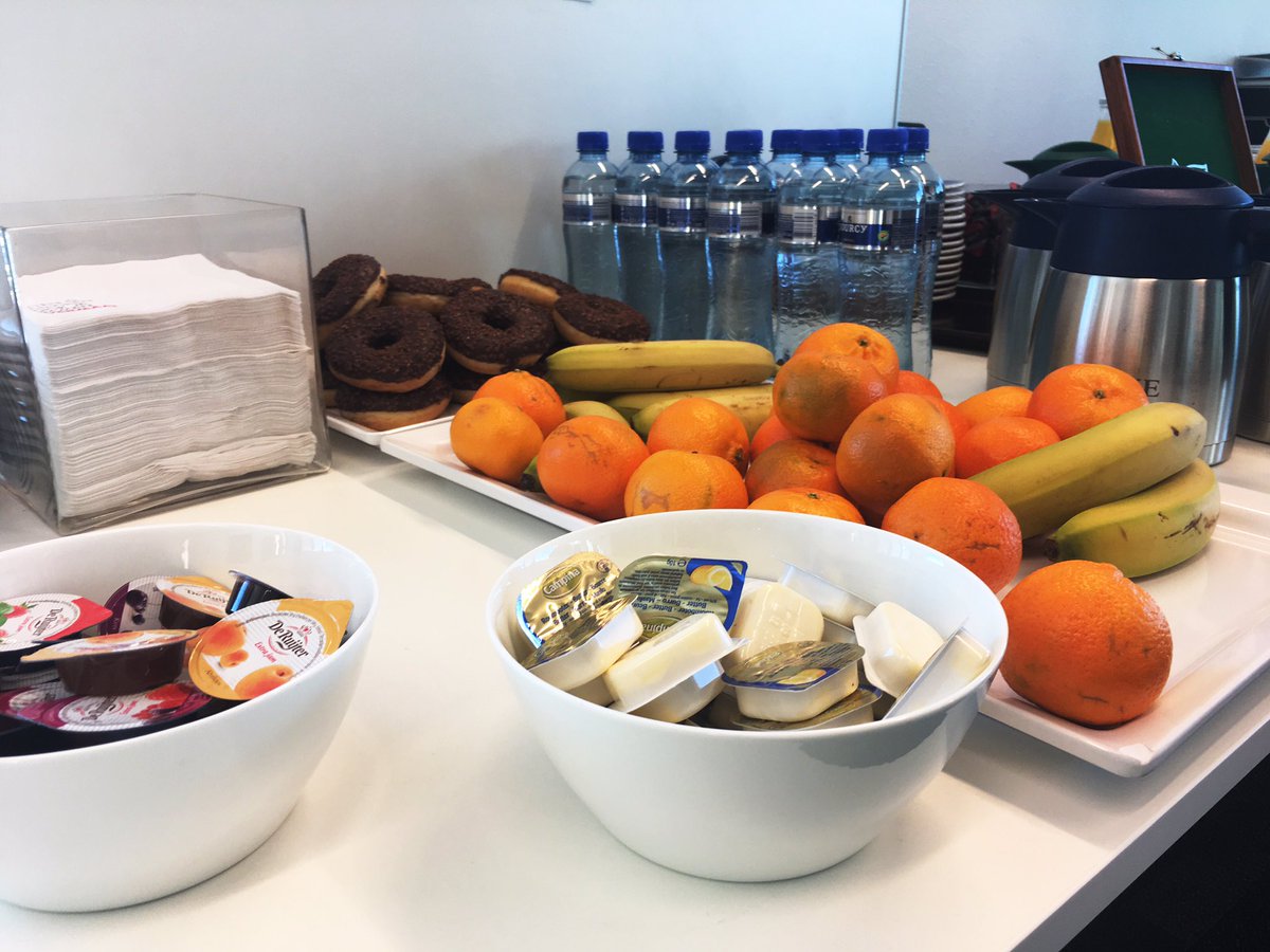 Brandhout's tweet photo. Zojuist bij @tweakers #amsterdam de nieuwe online game @crimediggers gelanceerd voor werving van nieuw #ict talent bij de #politie #donuts https://t.co/FKvCw8u4Z4