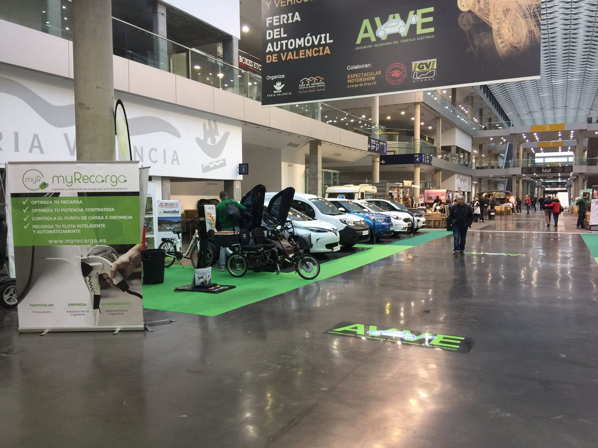 En la #feriaautomovilvalencia pedazo de stand el de <a href="/AVVEinfo/">AVVE</a> no podéis perdéroslo, pero si lo hacéis a la noche vídeo en #zeroemisiones
