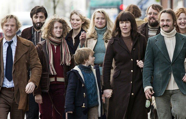 사랑의 시대에서 꼬맹이 너무 사랑스럽고 (이름이 뭐였는지 까먹음) 두 영화에 등장한 여배우들 중 기억에 남는 사람이 몇몇 있는데 아메리칸...