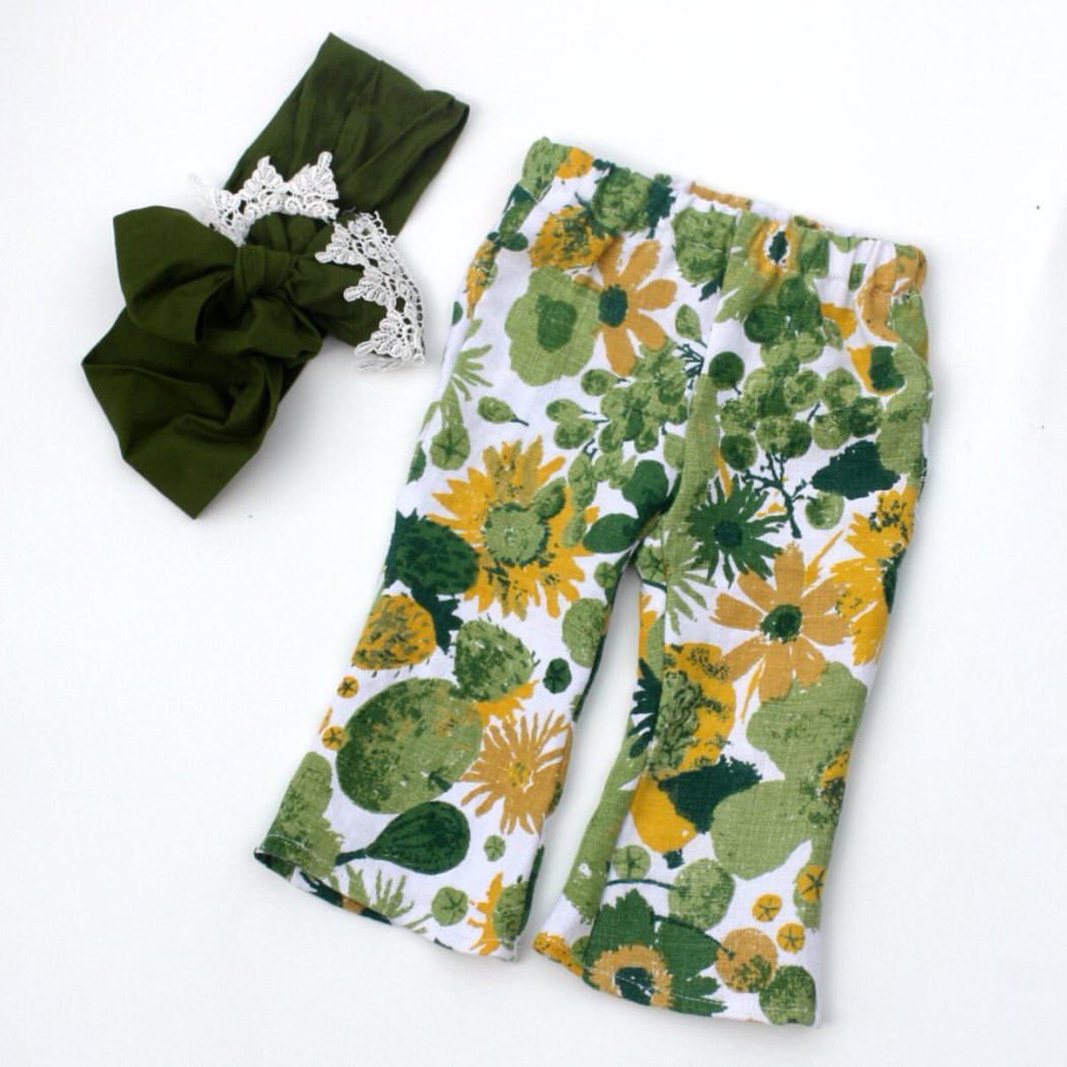 findingmakers's tweet image. Oh so cute floral bell bottoms by Lucky You Design #findingmakers #handmade #kidsclothes #shopsmall instagram.com/p/BNo3st1jD0p/
