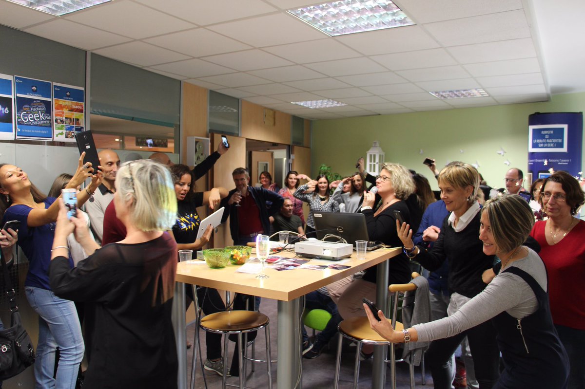 fxandre83's tweet photo. @JehannoSylvie #dcrcmed #cornerdigital #crclecannet jeudi 1er décembre 2016 inauguration du digital corner "la bulle" sur le CRC Le Cannet https://t.co/JmVNhAbXoh
