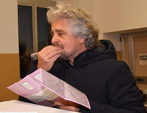 Ohw_Rotcod's tweet photo. @eleonoratafuro This is instead the leader of the latest populist&amp;racist party in Italy at the referendum https://t.co/qHknxMSSqd