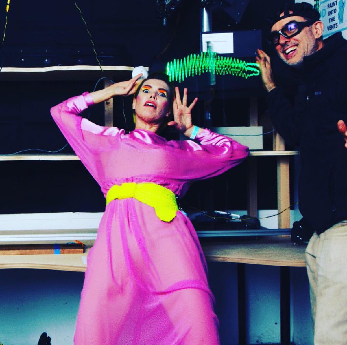 alxmurrayleslie's tweet photo. just when you thought it was over scientist vs artist #chicksonspeed @Hydraulist #pier9 #performingwaves #autodesk #airshow2016 #autodeskair https://t.co/I8v0Pa7kDN
