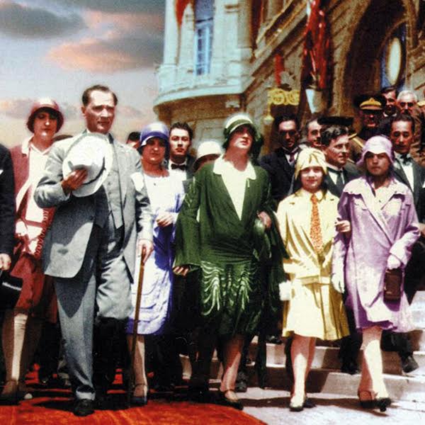 Tüm kadınların hür, eşit ve adaletli bir dünyaya kavuşması dileğiyle... #DünyaKadınHaklarıGünü kutlu olsun!