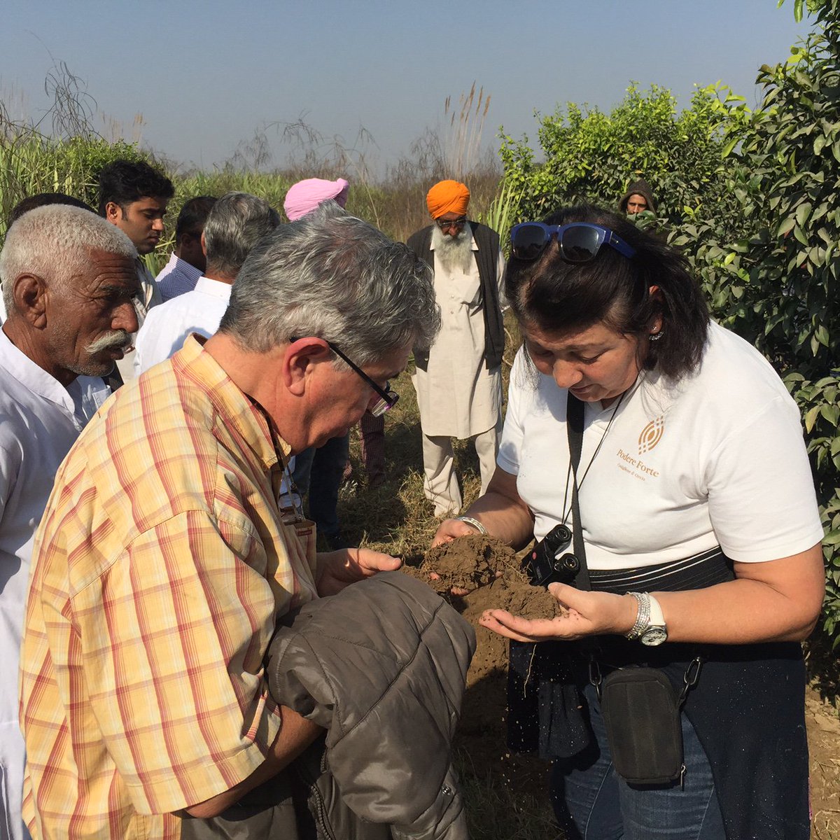 EarthwormGlobal's tweet photo. Protecting forests is vital, so too is protecting soil - so great to celebrate #worldsoilday with expert Claude Bourguignon in India. https://t.co/zQ5YqOrmD4