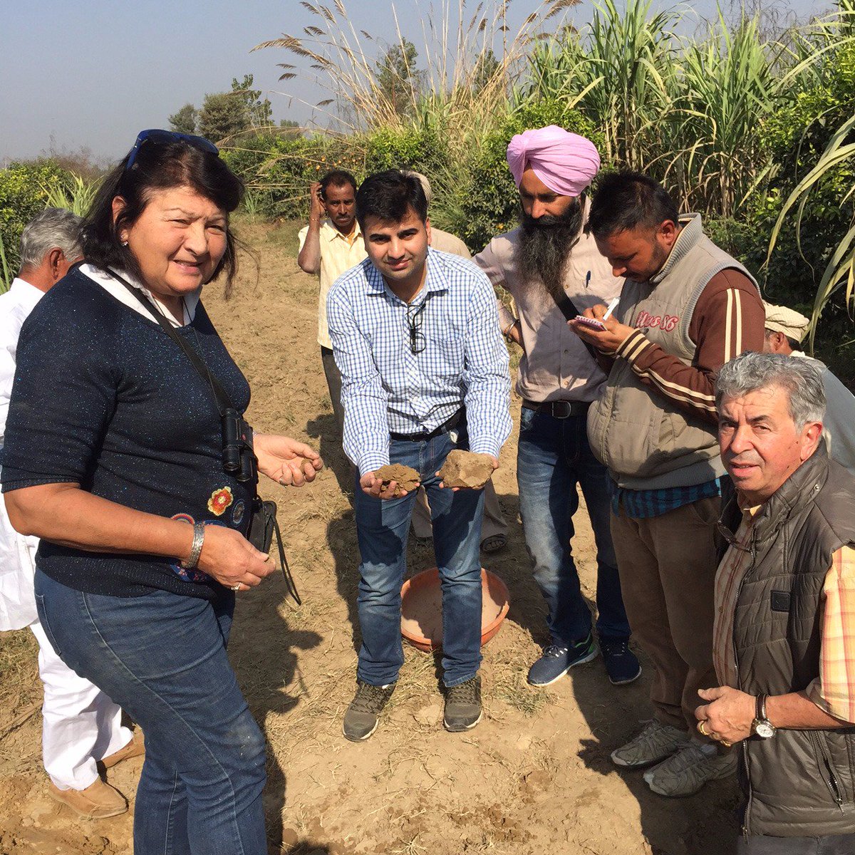 EarthwormGlobal's tweet photo. Protecting forests is vital, so too is protecting soil - so great to celebrate #worldsoilday with expert Claude Bourguignon in India. https://t.co/zQ5YqOrmD4