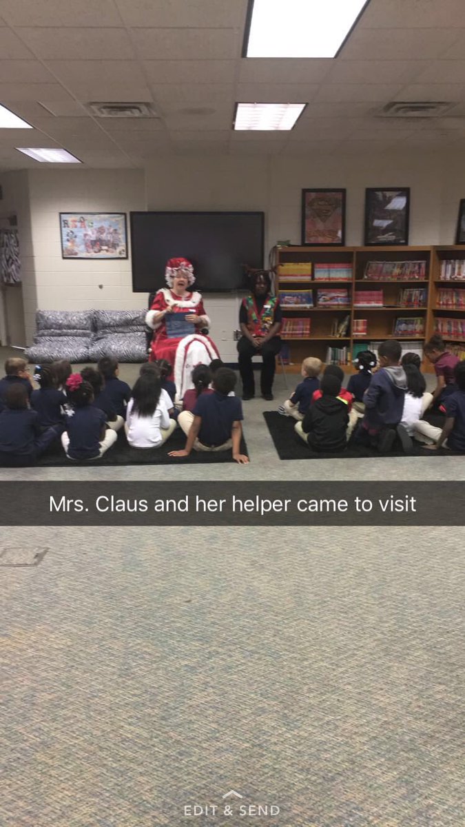 jsickmeier_lcss's tweet photo. Special visitors at FLE today! #christmasfun #santascomintotown @sukaratana_lcss @crocker_lcss @glandonsclass @RanisateRawr https://t.co/pIlejGzyCO