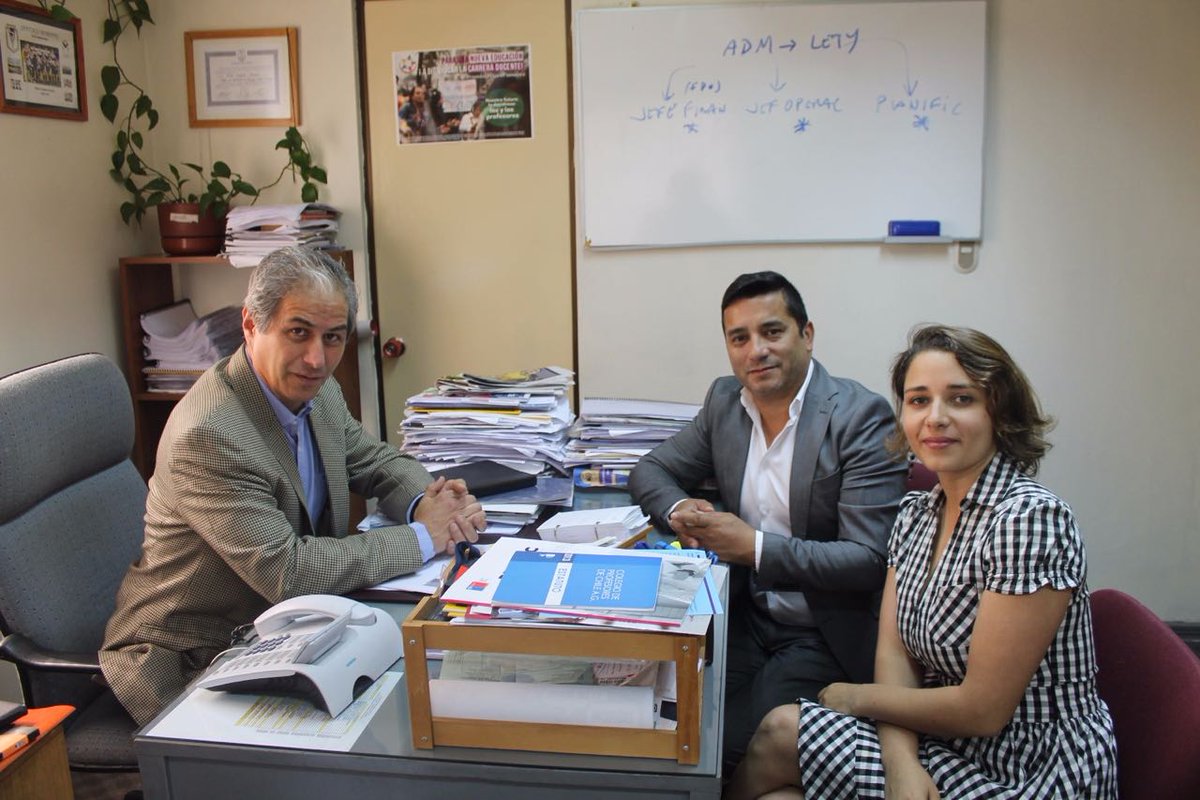 ccuevasz's tweet photo. Junto a @Carla_Amtmann en visita  Protocolar de saludo de @ND_Chile al Compañero @AguilarMario  #NuevoPresidente Electo del @MagisterioNac https://t.co/P1968x1VLz