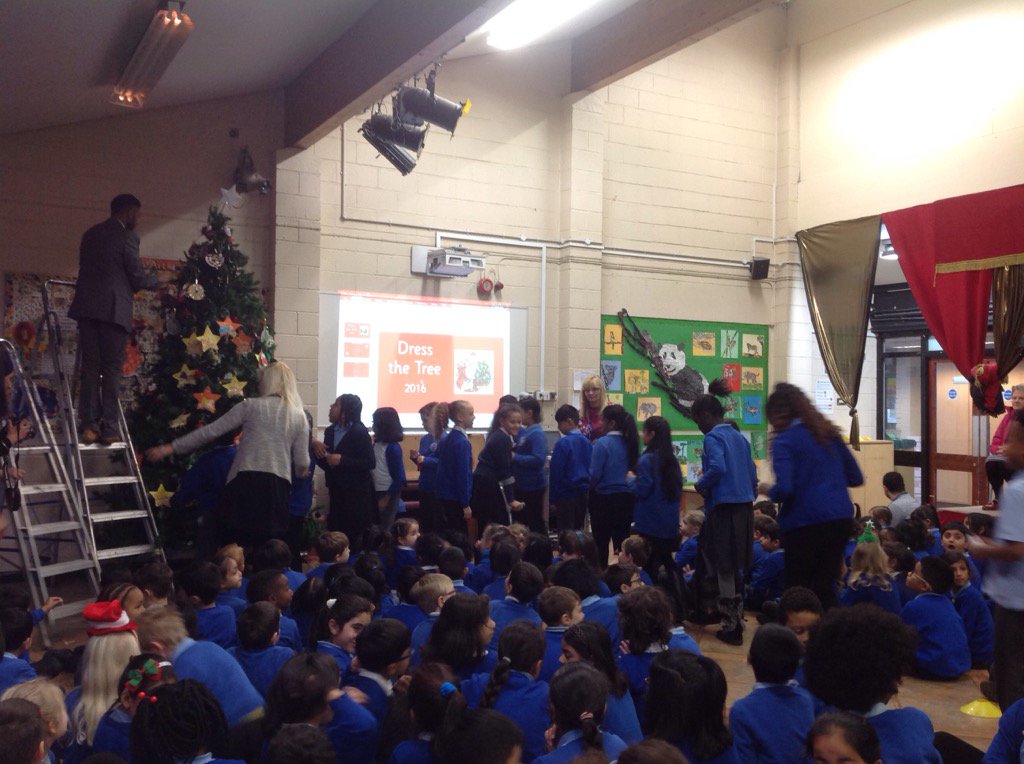 chadvaleprimary's tweet photo. #5Chad #Dressthetree #Christmas https://t.co/EP4urv7hSw https://t.co/GLCcC9PPxf