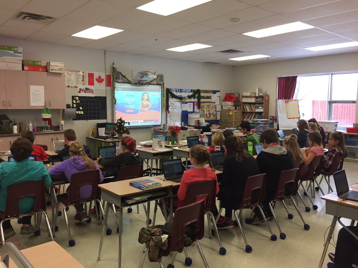 MrReidTeaching's tweet image. .@AJCharbonneauPS gr7s are in the zone for #HourofCode #RCDSBcodes #rcdsb