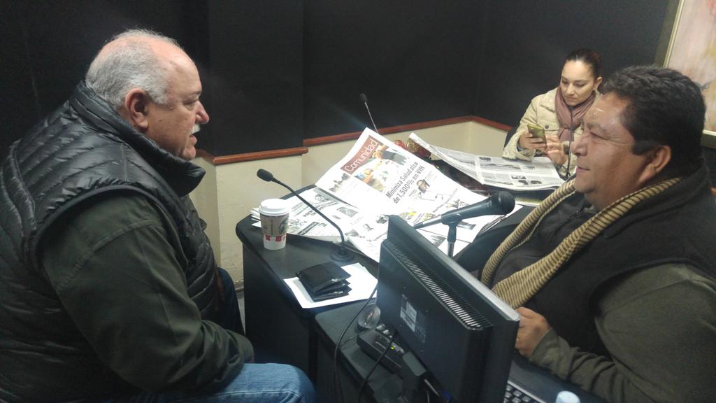 ozdeleon's tweet photo. En estos momentos @Melchor_Sanchez en entrevista en Wq #LaSuperEstacion con Arturo Cruz y Matha Ivonne https://t.co/y0n8JIbCnE