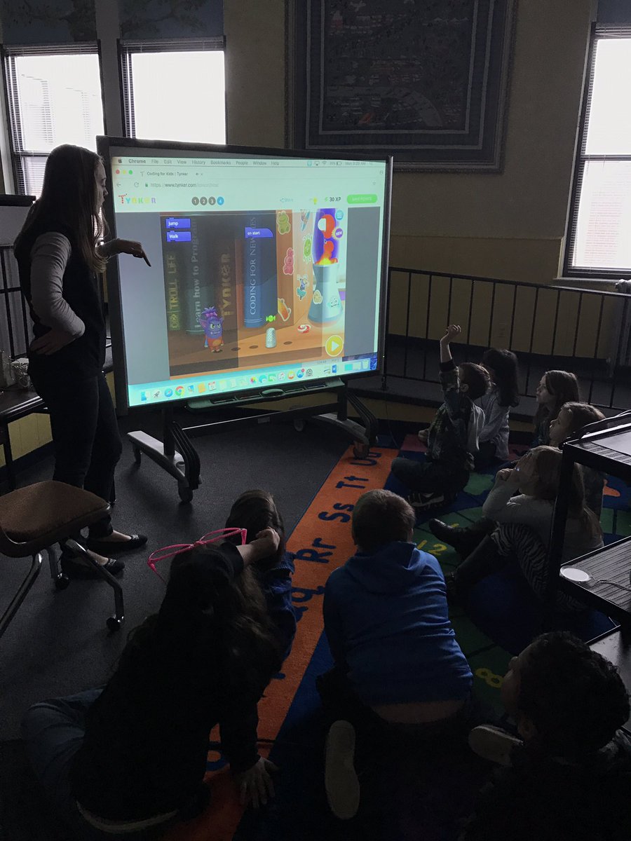 kristinedwards3's tweet photo. How do you #HourofCode #roadrunnerexpress https://t.co/0p45Vmu9ZG