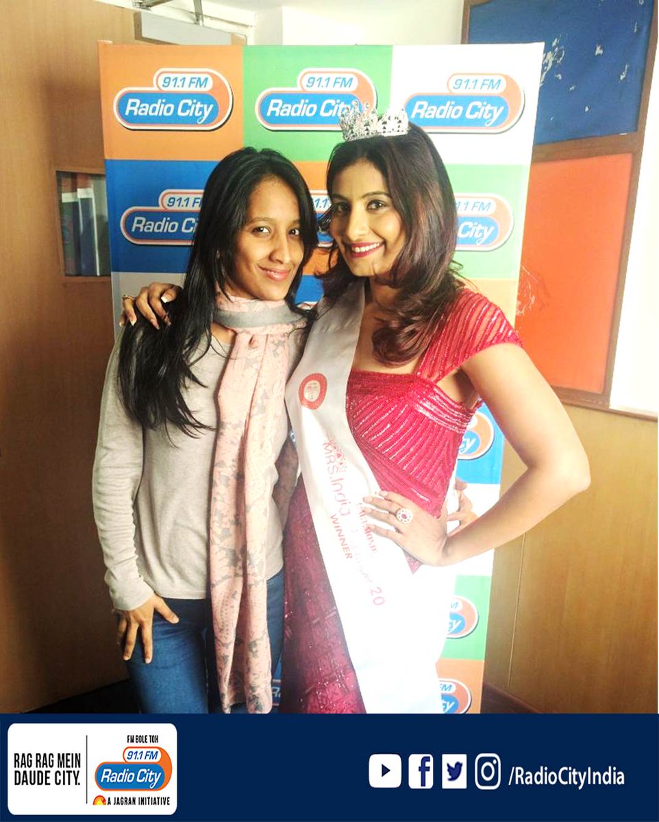 radiocityindia's tweet photo. मिसेस इंडिया वर्ल्डवाइड @ShendePoonam यांच्या घराचे इंटेरियर करत आहेत #GauriKhan! ऐका, त्याबद्दल काही खास #StarKatta वर ! #RadioCityPune https://t.co/14xqu5pwGc