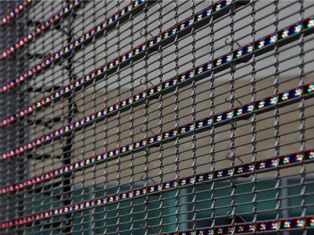 MediaFacade's tweet photo. Iluminación LED en rejas. https://t.co/gCqkOPRoUn