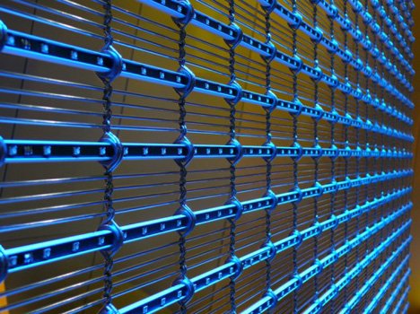 MediaFacade's tweet photo. Iluminación LED en rejas. https://t.co/gCqkOPRoUn