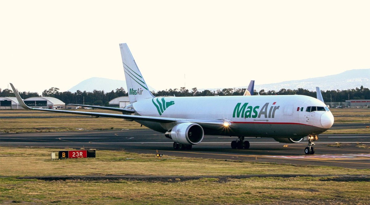 Lavozaviacion's tweet photo. Nunca perdiendo la sencillez , una tarde de saludos y buen ambiente en las llegadas , Airbus A320 AIJ y 767 MASAIR.
#capk #LaVozAviacion https://t.co/RqBOwjatgc