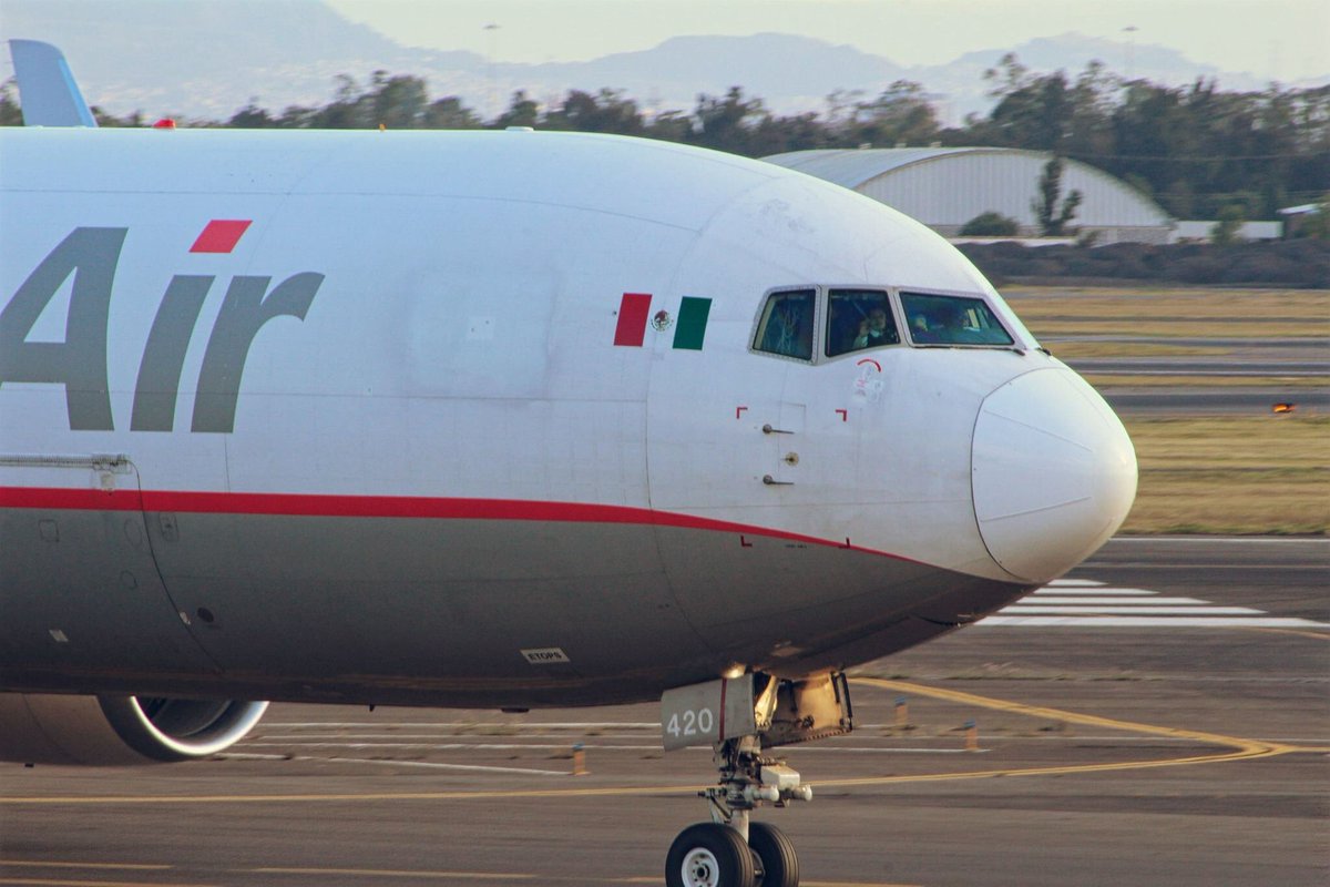 Lavozaviacion's tweet photo. Nunca perdiendo la sencillez , una tarde de saludos y buen ambiente en las llegadas , Airbus A320 AIJ y 767 MASAIR.
#capk #LaVozAviacion https://t.co/RqBOwjatgc