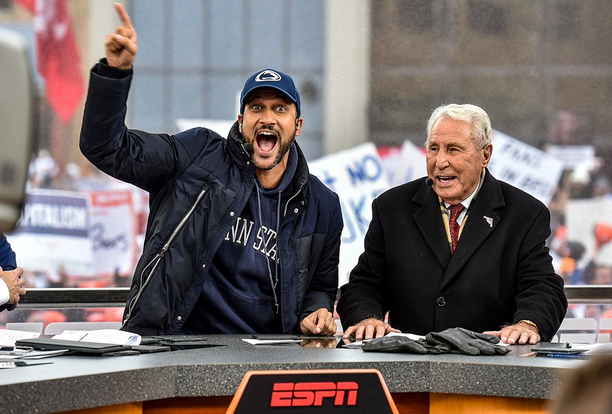 PennStateFball's tweet photo. #mood still. #b1Gchampions 

☝️ https://t.co/JyZRnRCg3c