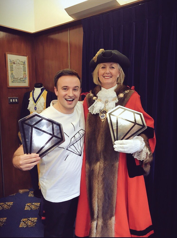 hellodavidpromo's tweet photo. Back filming with @MayorOfHavering for the @HaveringMind Christmas Song  #xmas #mentalhealth #headstogether #charity #promotion #weknowdavid https://t.co/BnPaZG6kiN