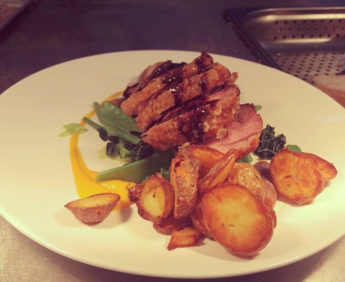 Our pan seared duck breast is the perfect winter warmer 👌 <a href="/StAustellBrew/">St Austell Brewery</a> #fowey #cornwall #bodmin #southwest #winter #food #duck